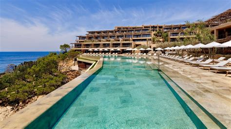 Six Senses Ibiza: Oceanfront Elegance meets Conscious Travel